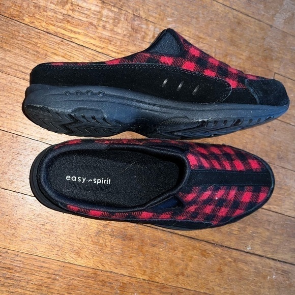 EASY Spirit Traveltime Buffalo check clogs, so sweet! Only worn twice. - Picture 2 of 7